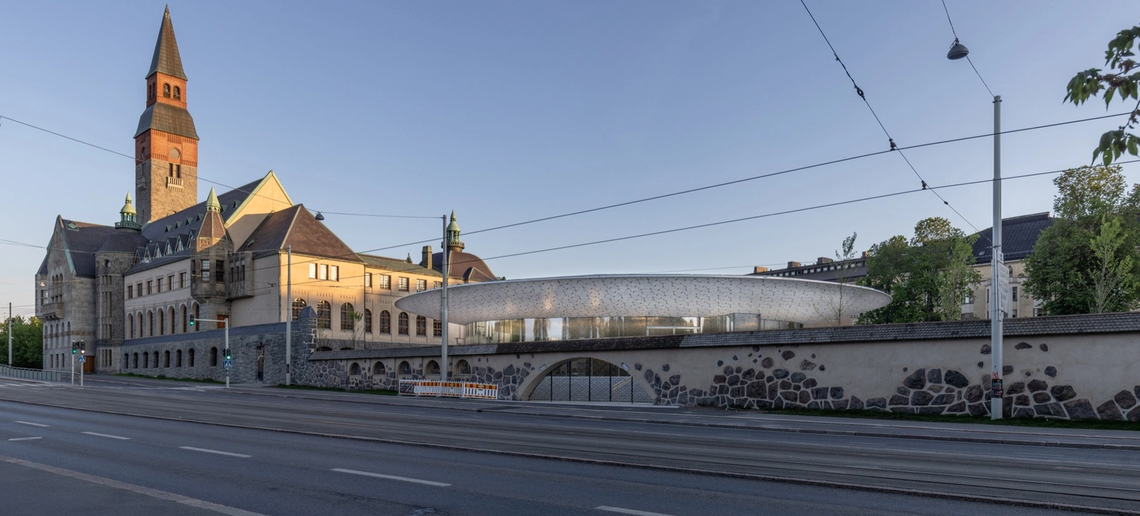 Suomen kansallismuseon Atlas-laajennus ja uusi portti Mannerheimintiell&auml; Helsingiss&auml;